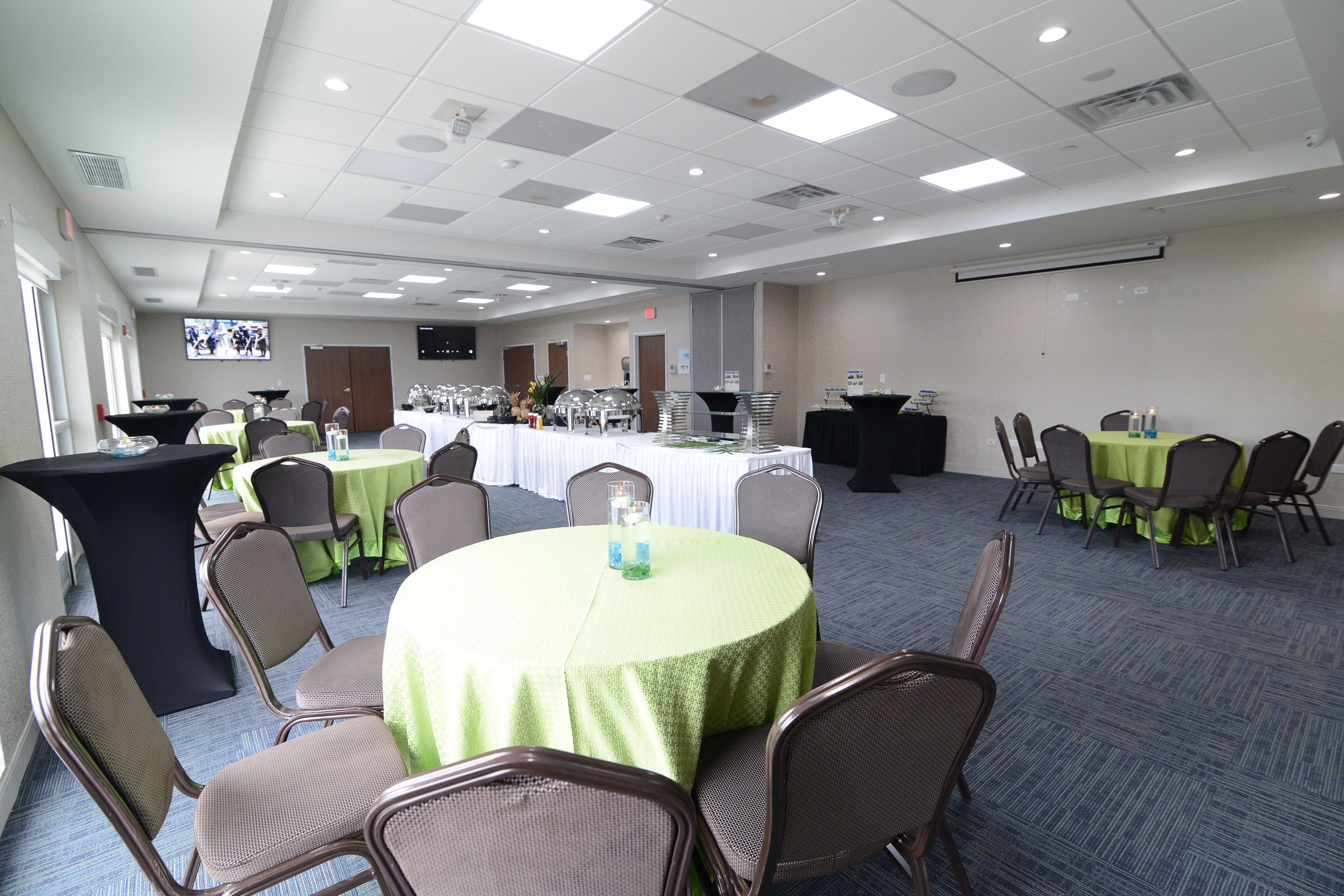 Holiday Inn Express & Suites Chicago North Shore - Niles By Ihg Esterno foto