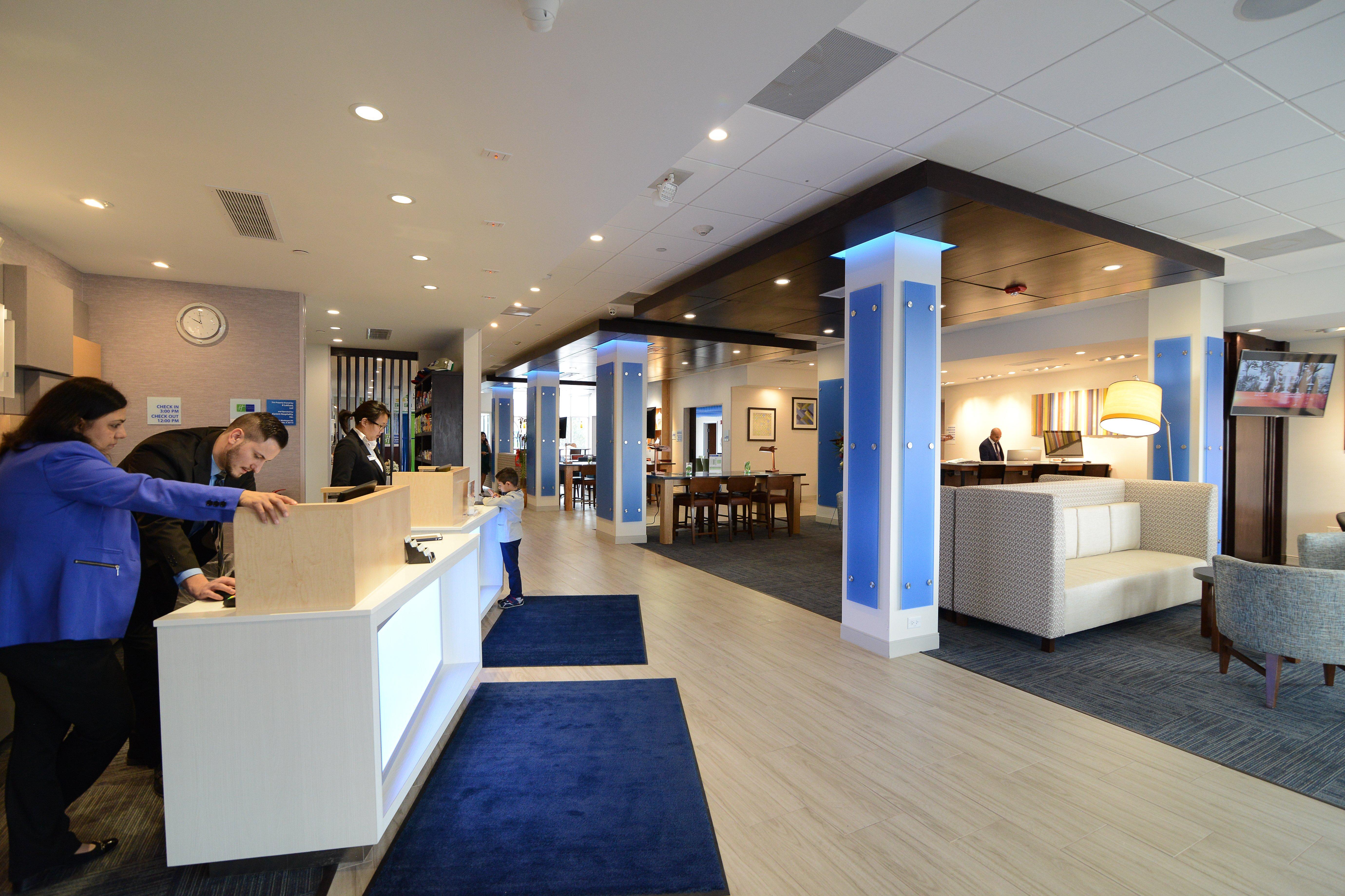 Holiday Inn Express & Suites Chicago North Shore - Niles By Ihg Esterno foto