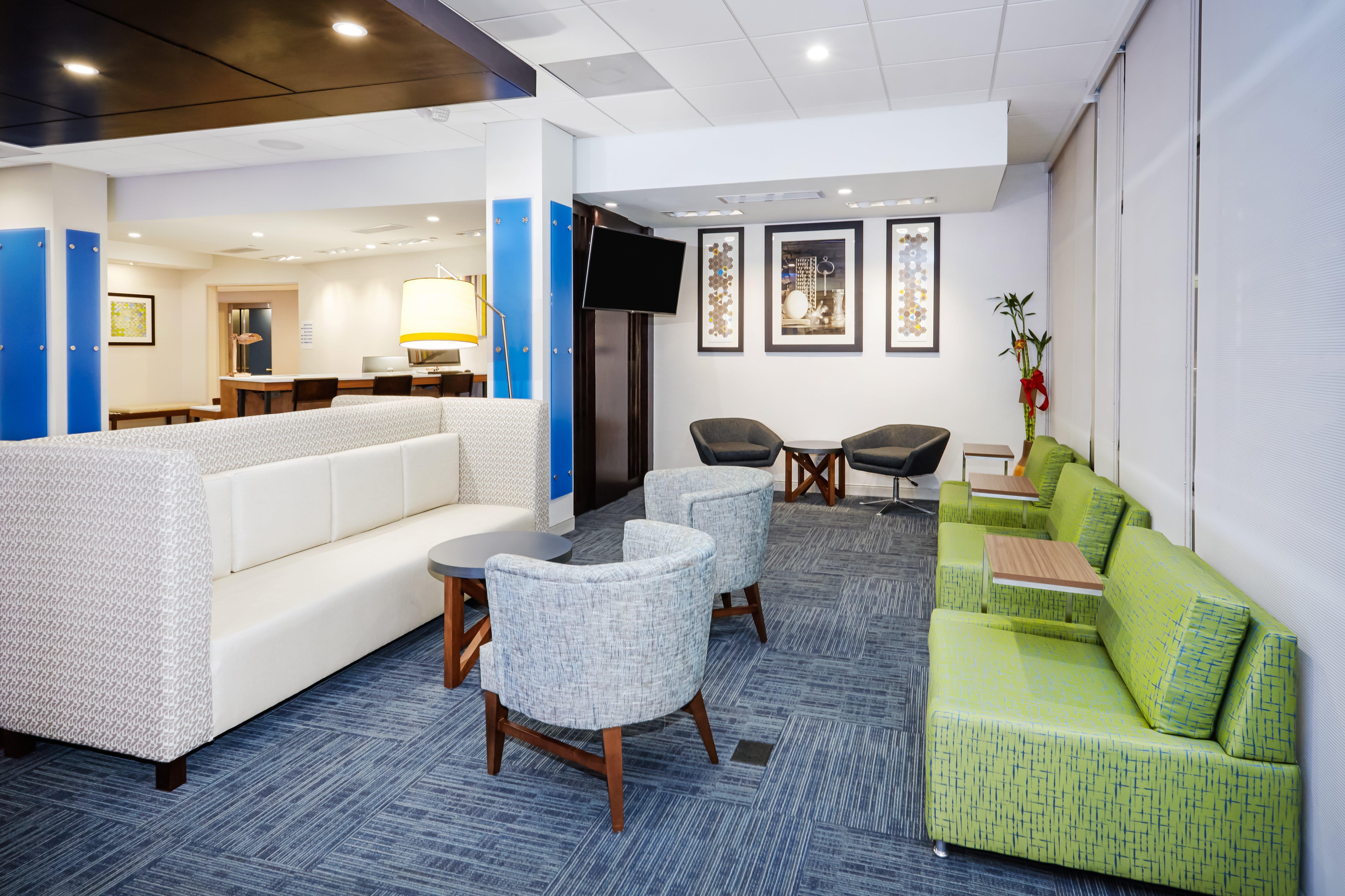 Holiday Inn Express & Suites Chicago North Shore - Niles By Ihg Esterno foto