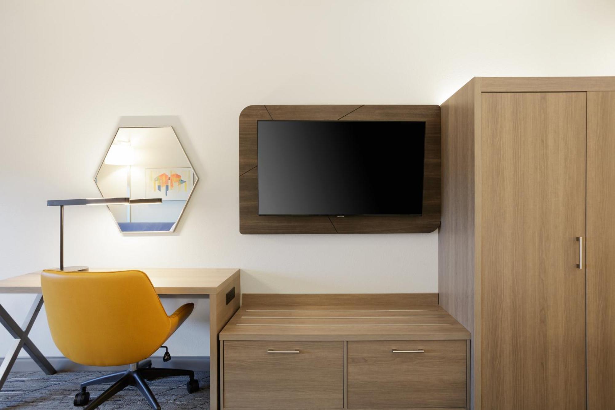 Holiday Inn Express & Suites Chicago North Shore - Niles By Ihg Esterno foto