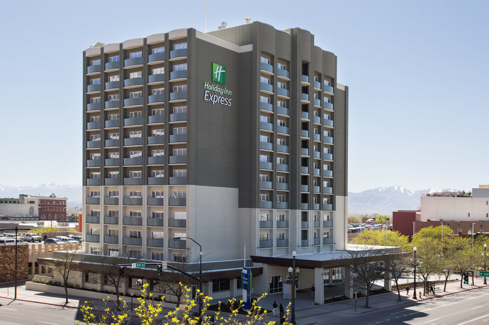 Holiday Inn Express & Suites Chicago North Shore - Niles By Ihg Esterno foto