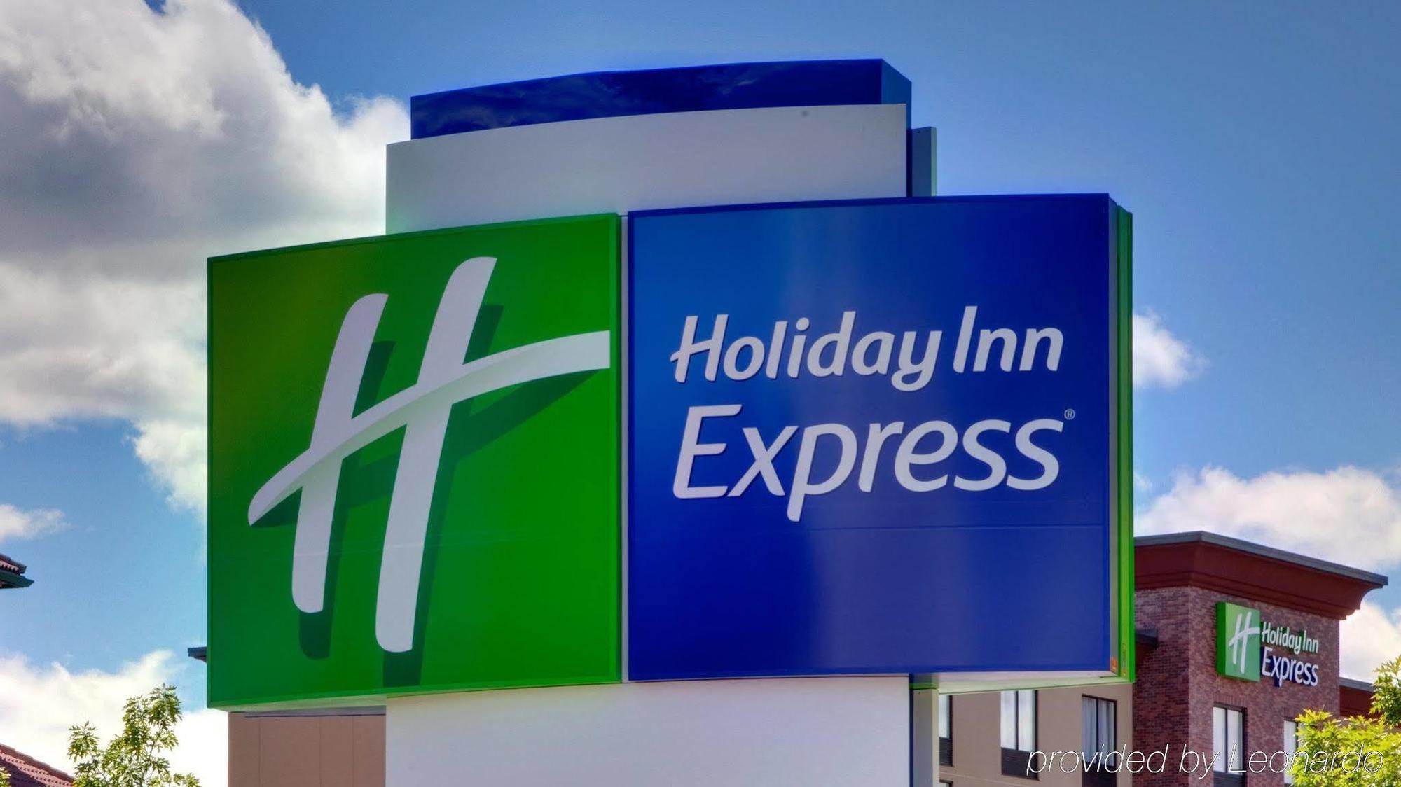 Holiday Inn Express & Suites Chicago North Shore - Niles By Ihg Esterno foto