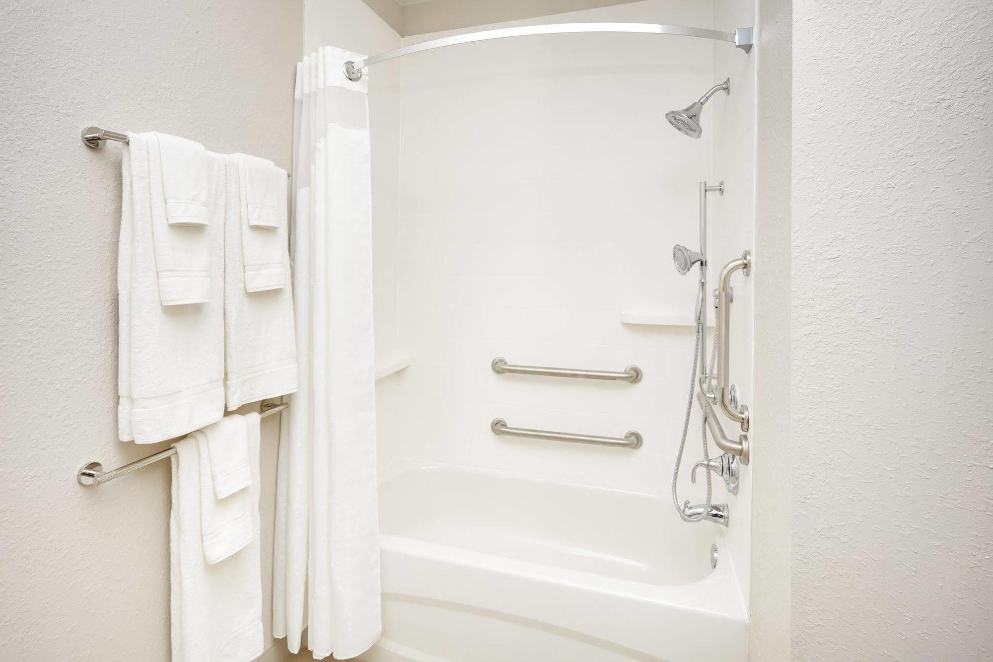 Holiday Inn Express & Suites Chicago North Shore - Niles By Ihg Esterno foto